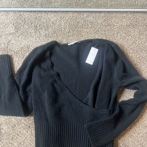 Abercrombie & Fitch Women's Black V-Neck Sweater, size Medium